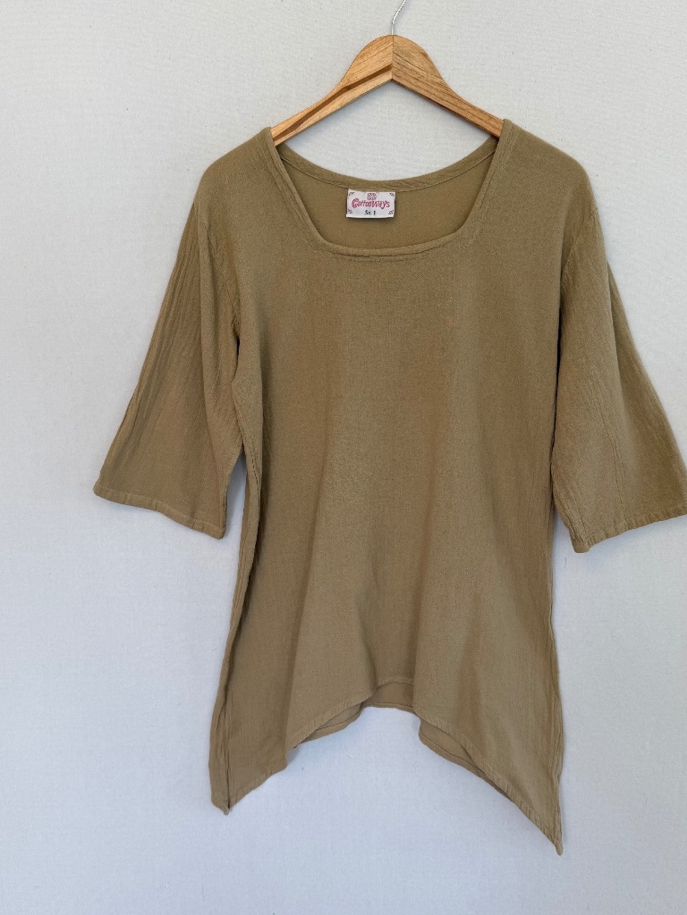 COTTONWAYS Women’s Size 1 US Medium/Large Tan Handkerchief Hem Tunic Top